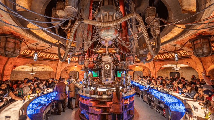 Oga's Cantina in Disney World looks like Star Wars: A New Hope.